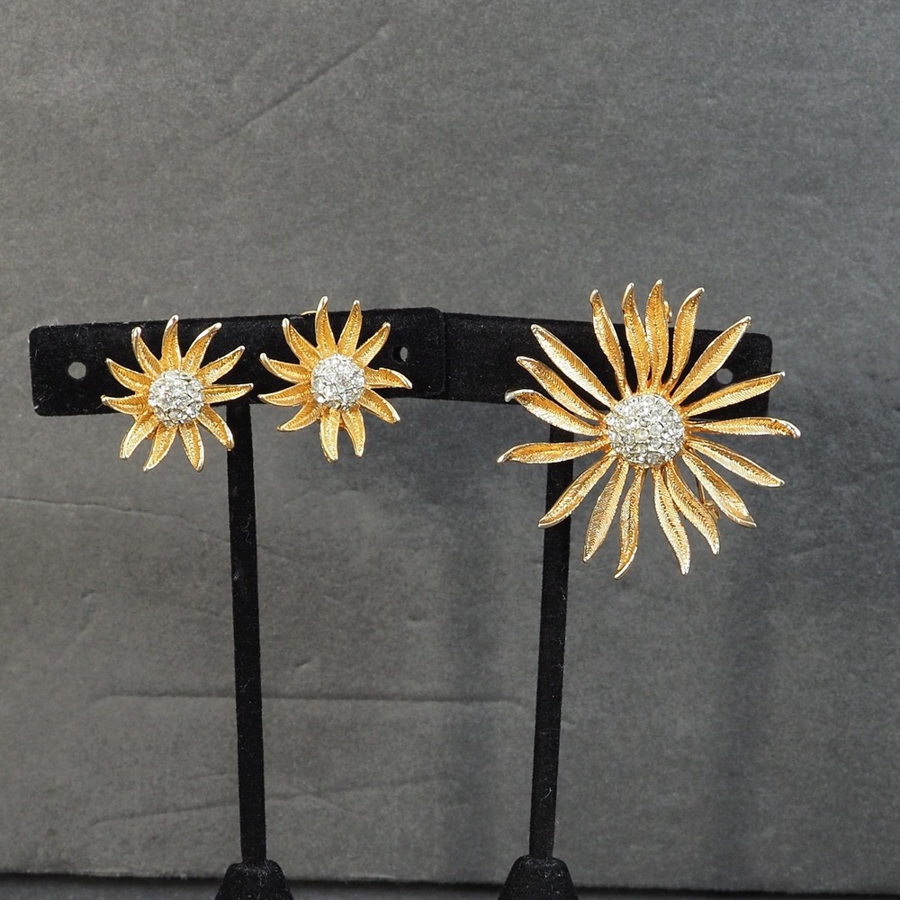 Vintage Sunburst Daisy Brooch Clip On Earrings Set Gold Tone Rhinestone Pave MCM